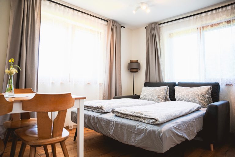 Kaffee und Kuchen auf Terrasse